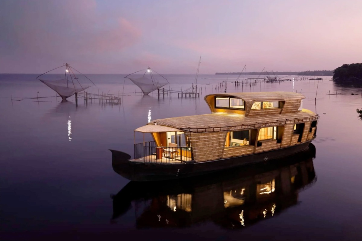 houseboat
